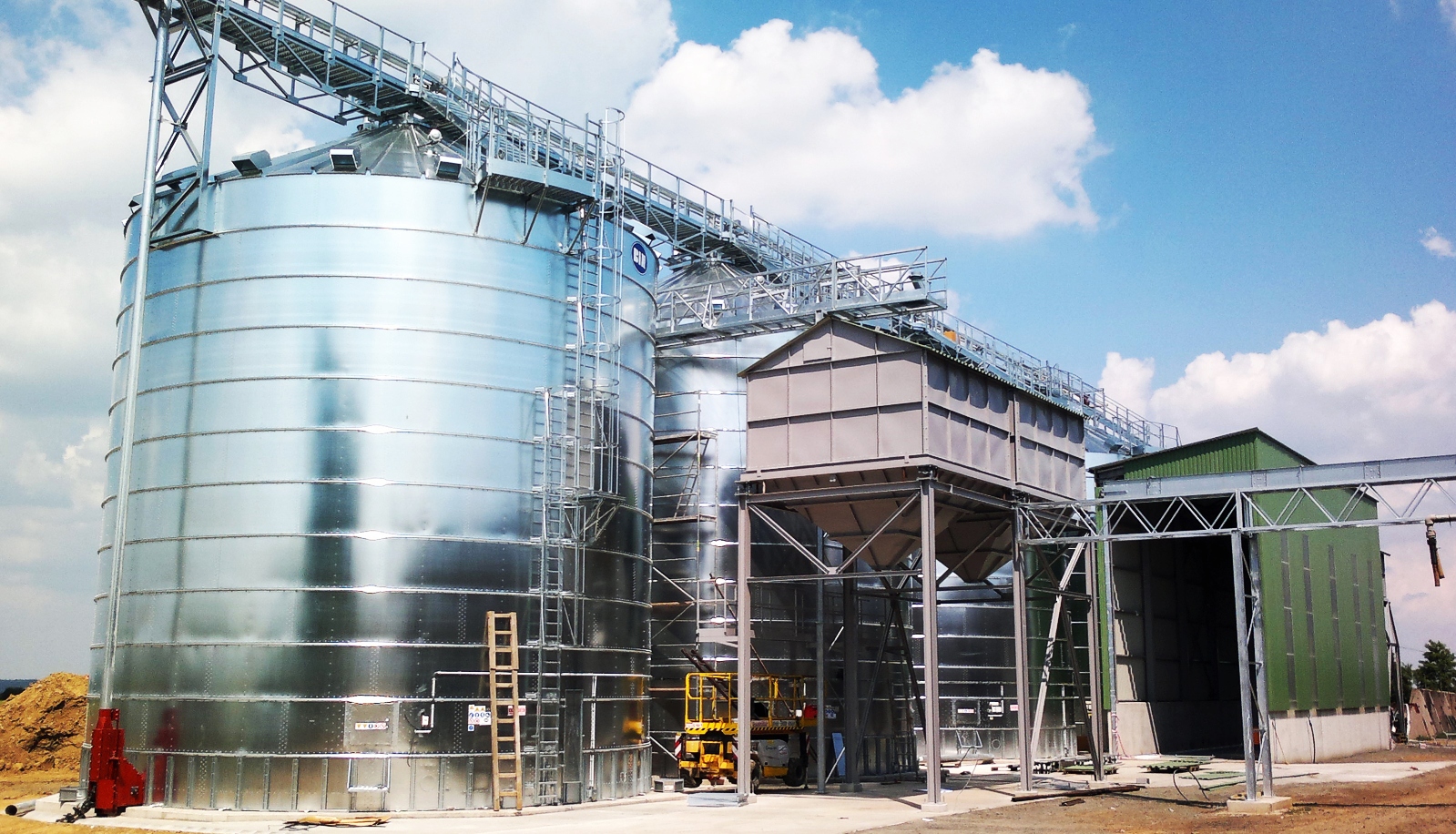 Accumulation and dispatching <br>grain storage bins